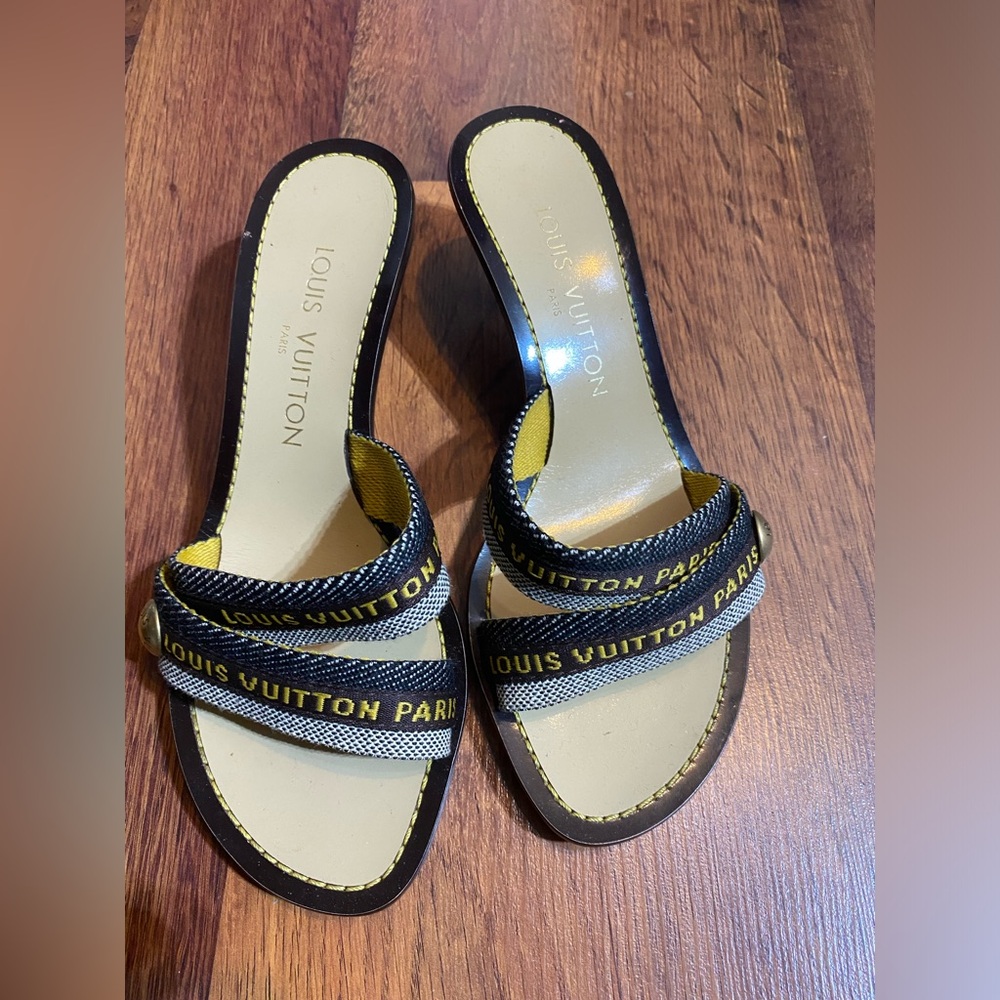 8/10 condition Louis Vuitton sandals size 35 1/2 with minor scratches and scuffs